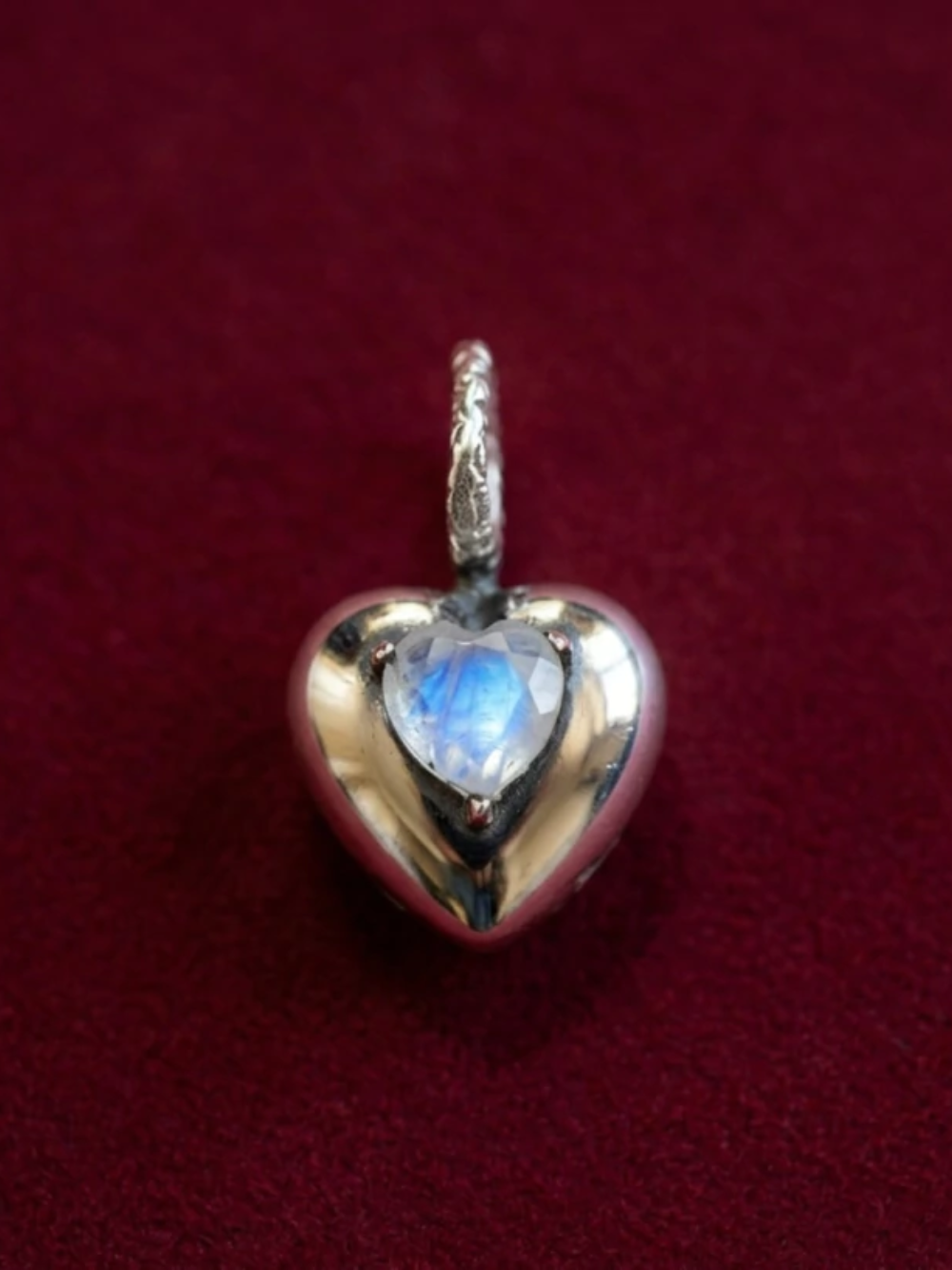 Dije Heart Moonstone