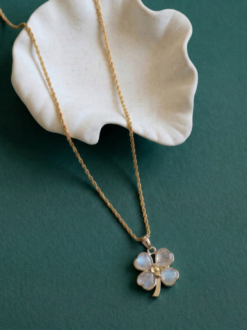 Collar Trevo Moonstone