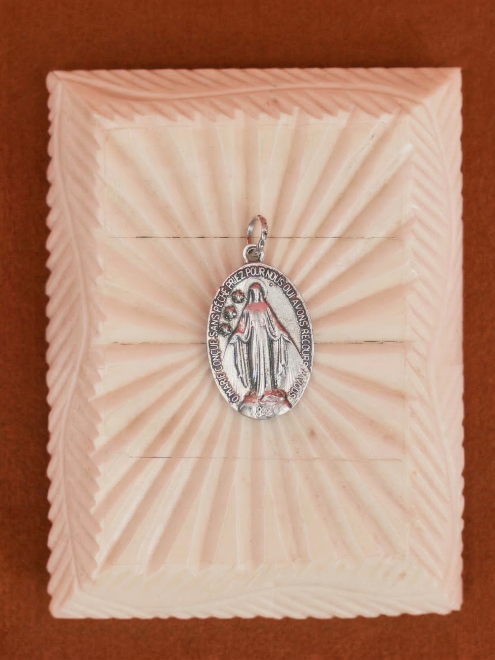 Dije Milagrosa Paris Plata